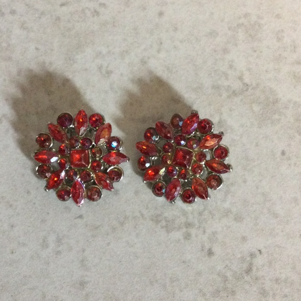 Red stone studded circle clip earrings